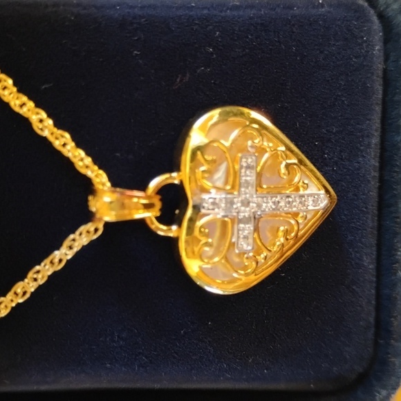 The Danbury Mint "My Little Girl" Heart Necklace Center Cross & Danbury Gift Box - Picture 2 of 7